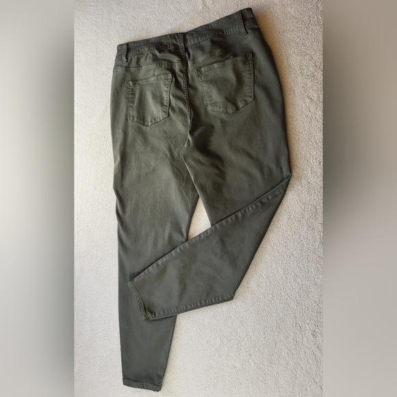 M Jeans by Maurices High Rise Women's Size XL Reg Olive Green Skinny - Picture 2 of 8